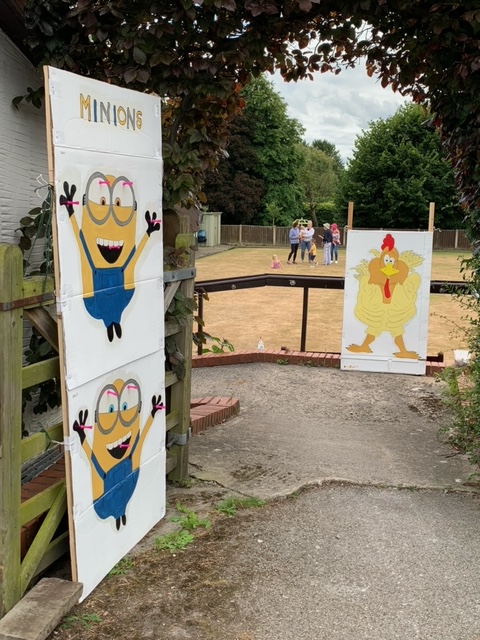 Welcome signs with Minions and cartoon chicken