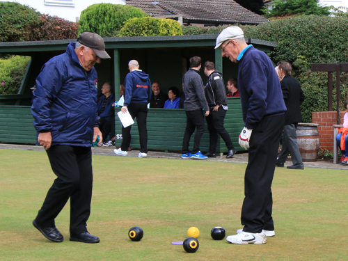 Steve (Burtonwoods) with opponent assessing the end