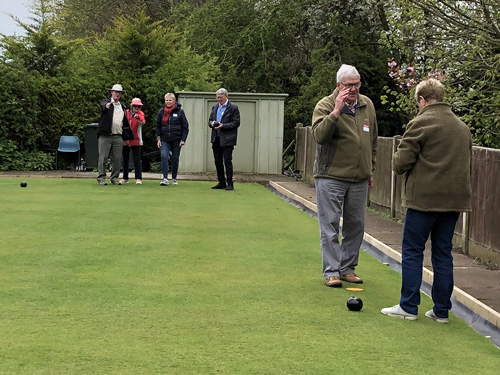 Attendees at the Taster Session on the green receiving coaching from Members.