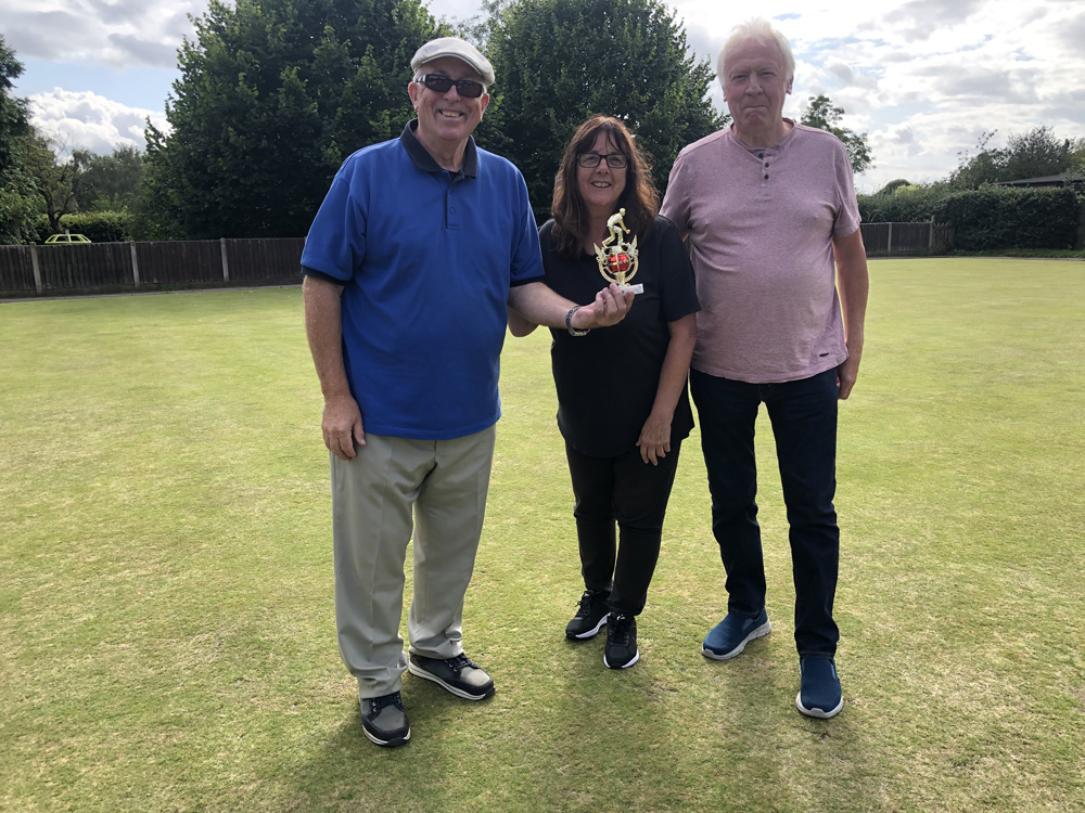 Alan & Sue pose with trophy, presented by Brian