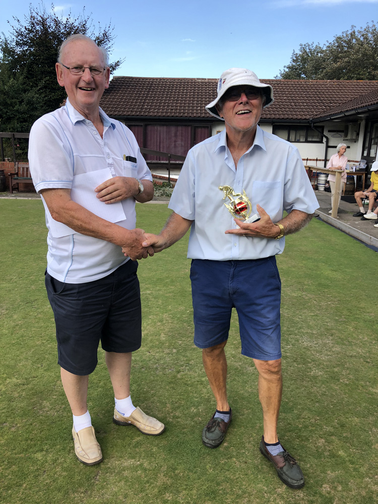 Len presents the trophy to Alan.