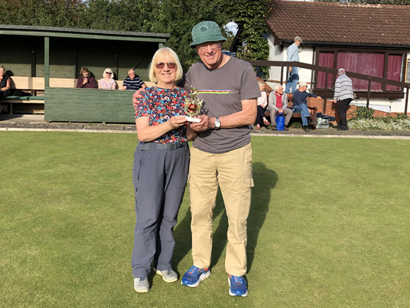 Margie & Geoff pose with the trophy.