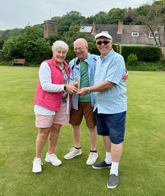 Geoff presents the trrophy to Pat and Alan