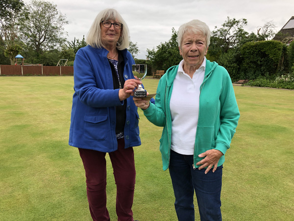 Novice Cup Competition - Sandra accepts the Runner-Up's Cup from Annie, Chair of the Ladies League.