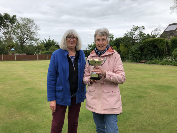 Novice Cup Competition - Chris accepts the Winner's Cup from Annie, Chair of the Ladies League.